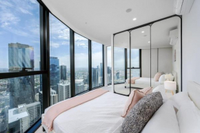 Luxe 67th Floor 2BR with Ocean View, Pool, Spa and Gym